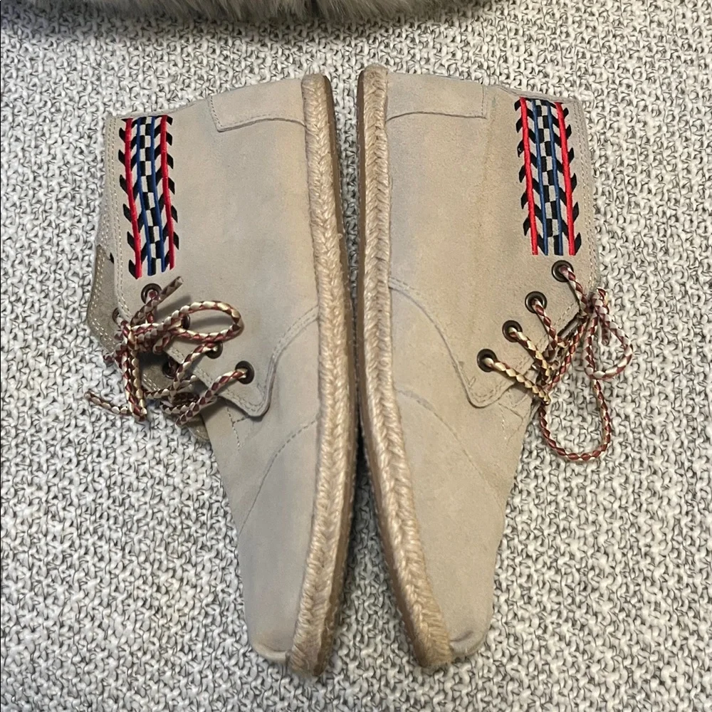 Toms Beige Sand  Lace Up Ankle Tribal Moccasin Embroidered Aztec Chukka Boots 9